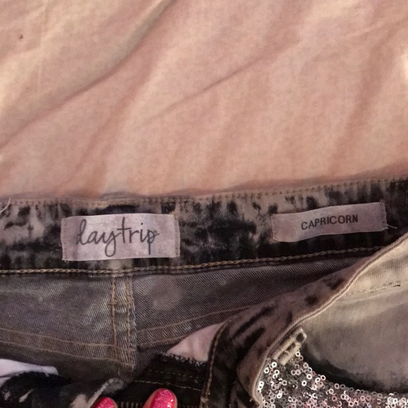 Worn once, not into the sparkles anymore - Picture 3 of 4